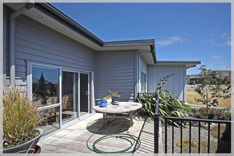 Photo of property in 10 Story Street, Foxton Beach, Foxton, 4815