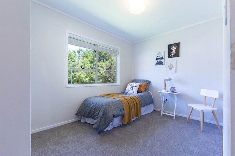 Photo of property in 133 Millbrook Road, Sunnyvale, Auckland, 0612