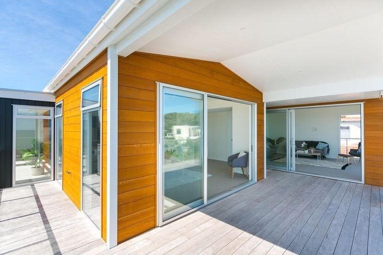 Photo of property in 16 Hine Street, New Plymouth, 4310