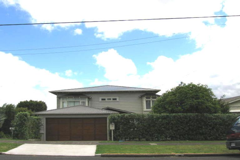 Photo of property in 9 Otakau Road, Milford, Auckland, 0620