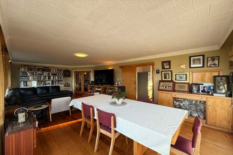 Photo of property in 17 Rakeiora Grove, Korokoro, Lower Hutt, 5012