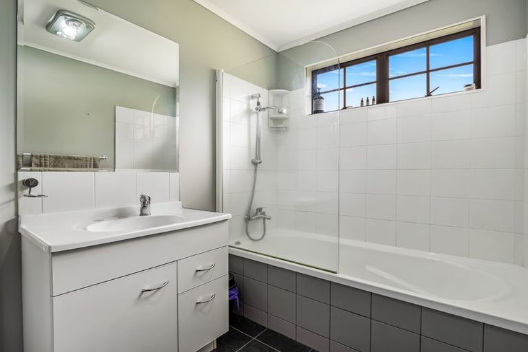 Photo of property in 28 Russell Crescent, Western Heights, Rotorua, 3015