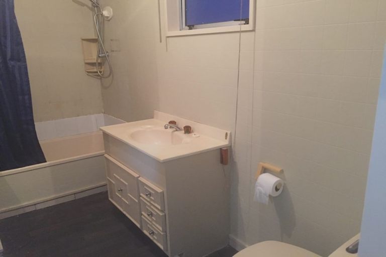 Photo of property in 3 Glenora Place, Hornby, Christchurch, 8042