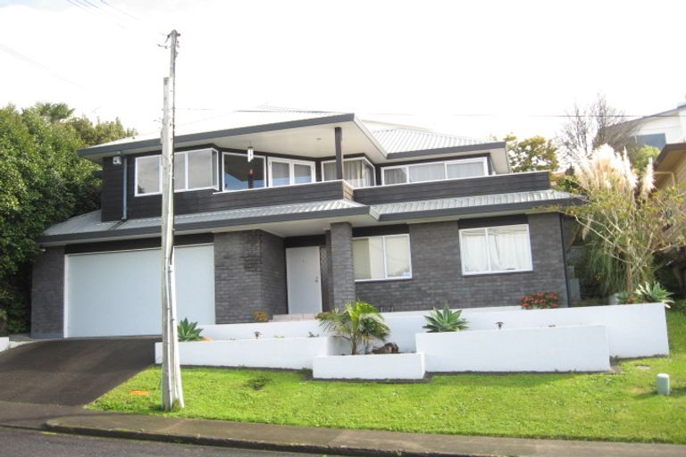 Photo of property in 1/9 Colmar Road, Mellons Bay, Auckland, 2014