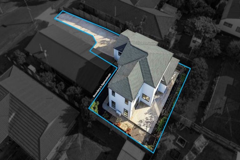 Photo of property in 33a Jillteresa Crescent, Half Moon Bay, Auckland, 2012