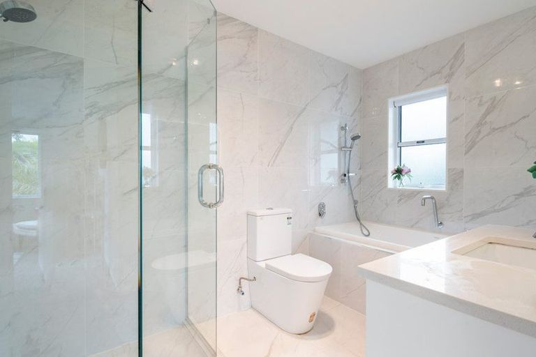 Photo of property in 18a Sunrise Avenue, Mairangi Bay, Auckland, 0630