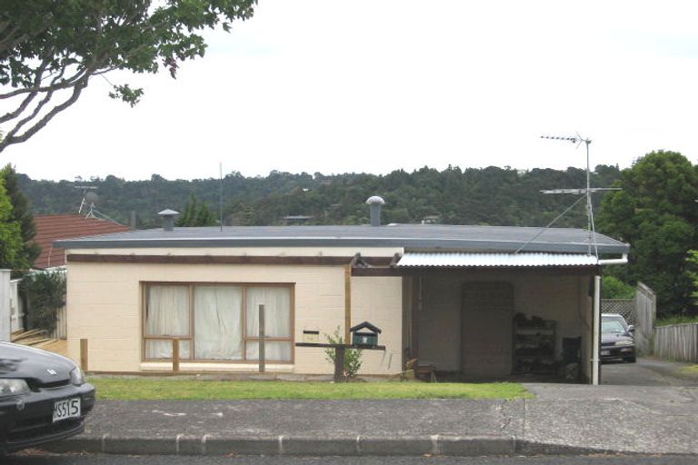 Photo of property in 2/7 Valley View Road, Glenfield, Auckland, 0629