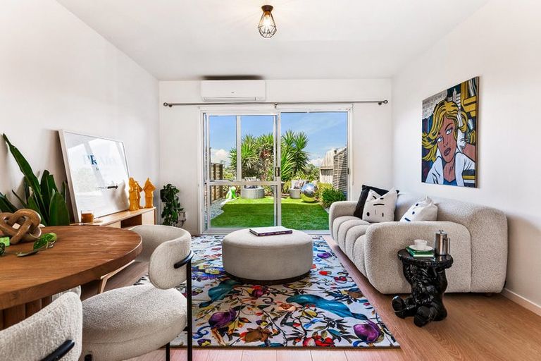 Photo of property in 9/72 Kitchener Road, Milford, Auckland, 0620