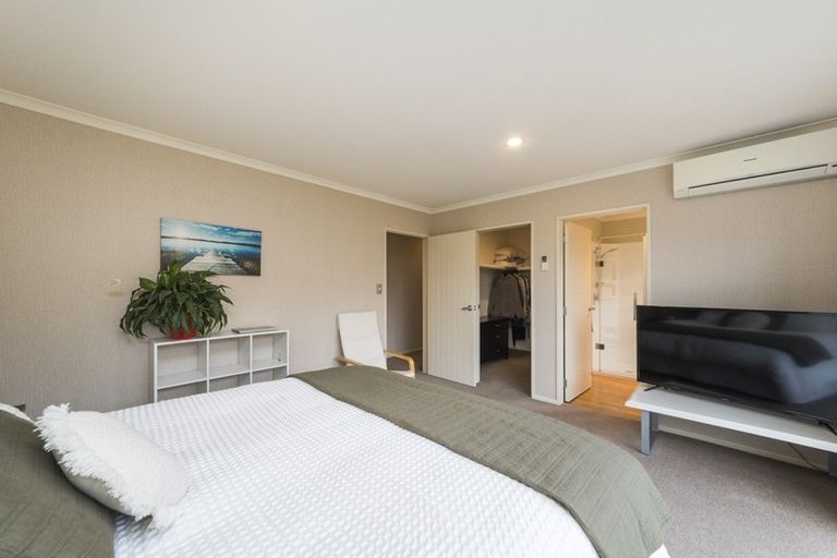 Photo of property in 6 Brooklyn Heights Drive, Kelvin Grove, Palmerston North, 4414