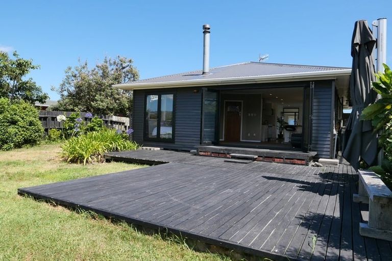 Photo of property in 48 Rutherford Drive, Waikanae Beach, Waikanae, 5036