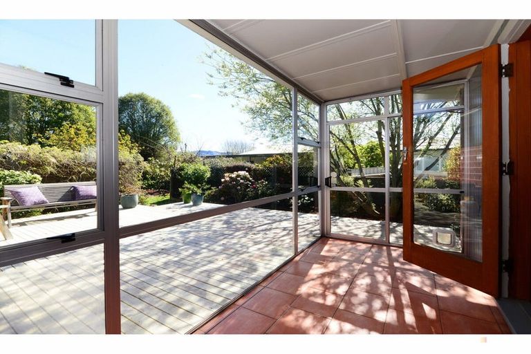 Photo of property in 15 Oxford Street, Waimate, 7924