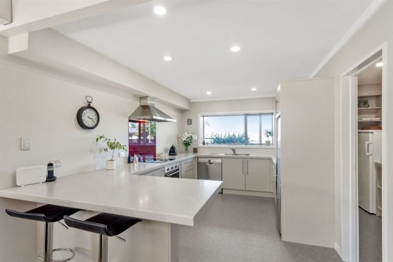 Photo of property in 39 Crofton Road, Harewood, Christchurch, 8051