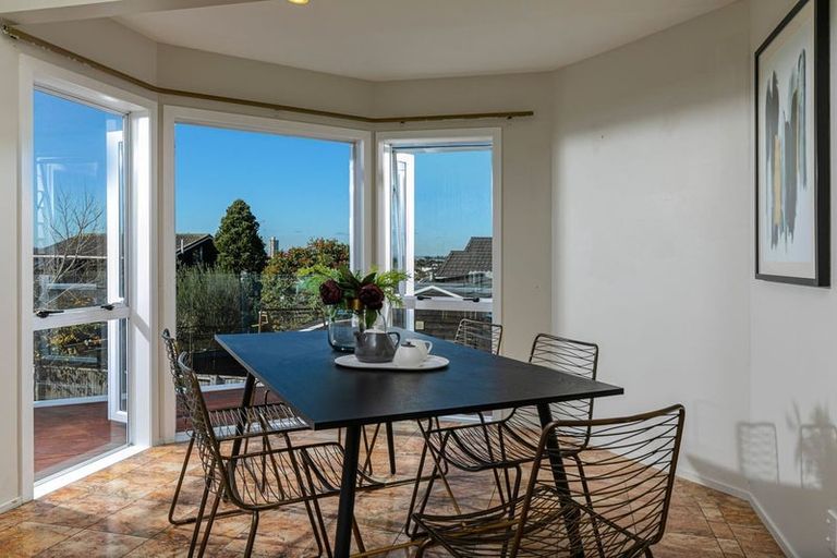 Photo of property in 2/28 East Coast Road, Milford, Auckland, 0620