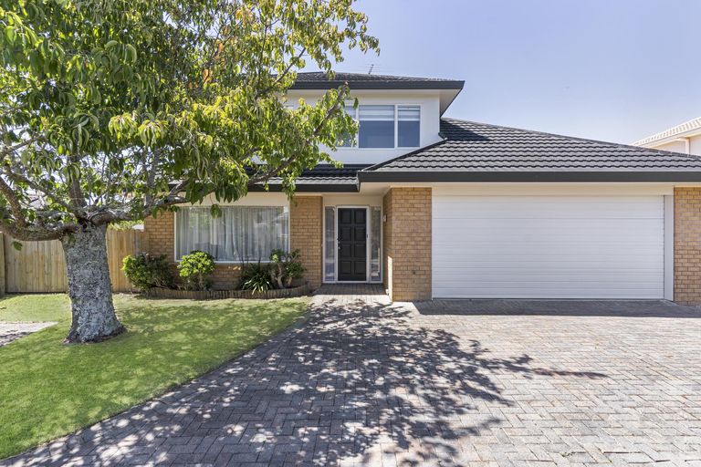 Photo of property in 1/24 Headcorn Place, Botany Downs, Auckland, 2010