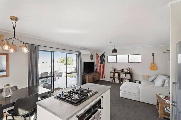 Photo of property in 1/63 Stanley Avenue, Milford, Auckland, 0620