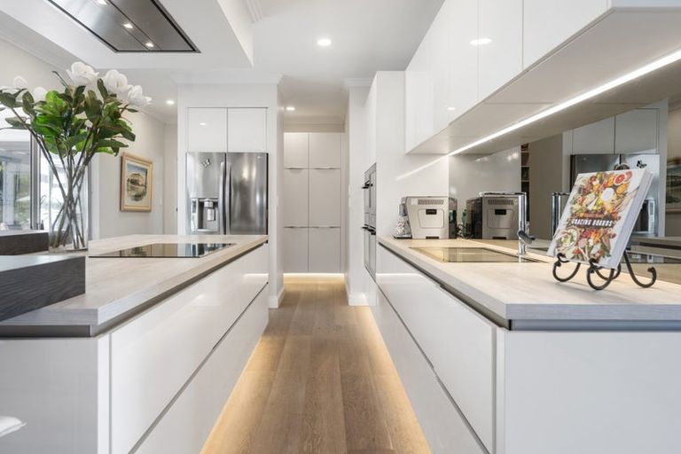 Photo of property in 15 Manahi Avenue, Kawaha Point, Rotorua, 3010