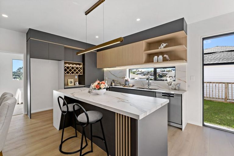 Photo of property in 20 Mara Way, Sunnyvale, Auckland, 0612