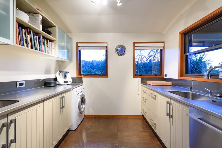 Photo of property in 17 Roger Guy Place, Welcome Bay, Tauranga, 3175