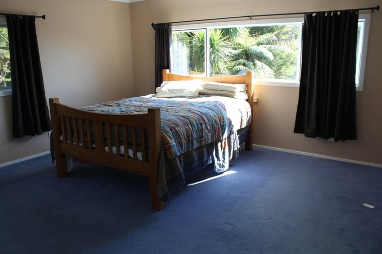 Photo of property in 787 Scenic Drive, Henderson Valley, Auckland, 0612