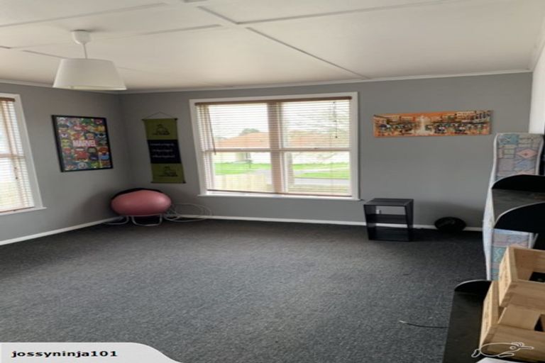 Photo of property in 28 Woodleigh Street, Frankleigh Park, New Plymouth, 4310