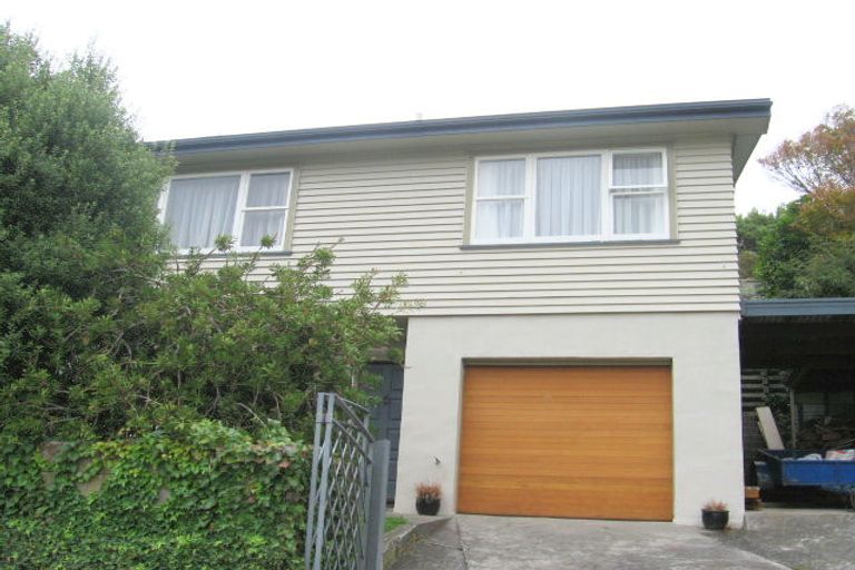 Photo of property in 122 Redwood Avenue, Tawa, Wellington, 5028