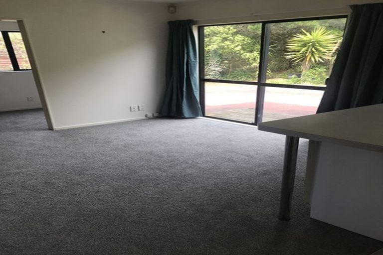 Photo of property in 17 Shastri Terrace, Khandallah, Wellington, 6035