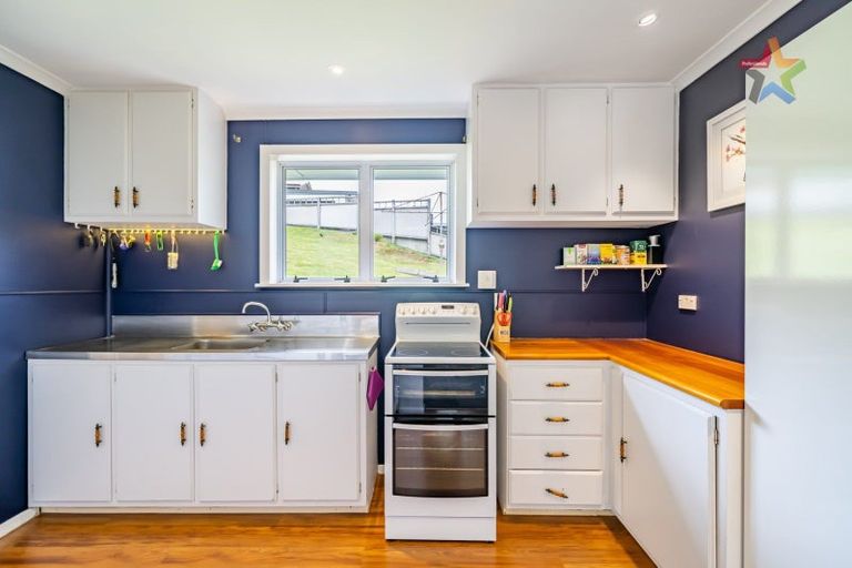 Photo of property in 1 Taku Matenga Grove, Korokoro, Lower Hutt, 5012