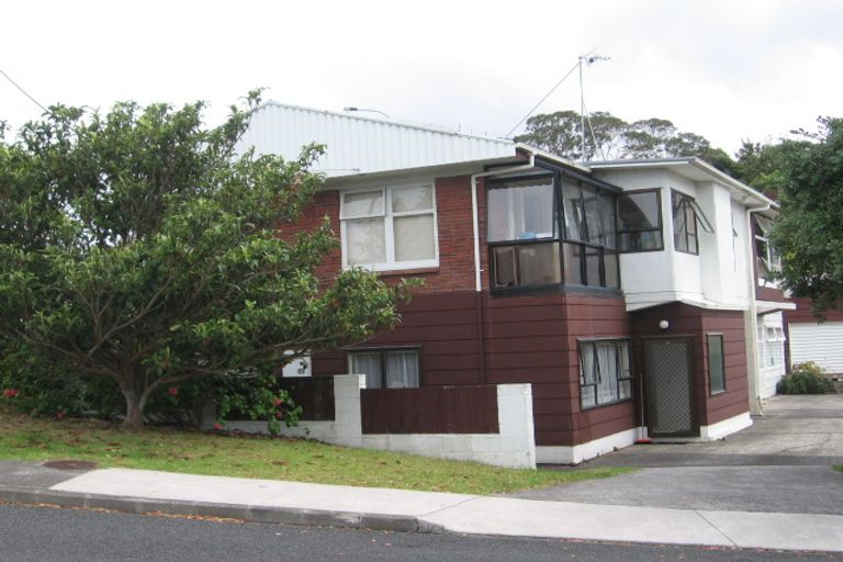 Photo of property in 4 Clematis Avenue, Murrays Bay, Auckland, 0630