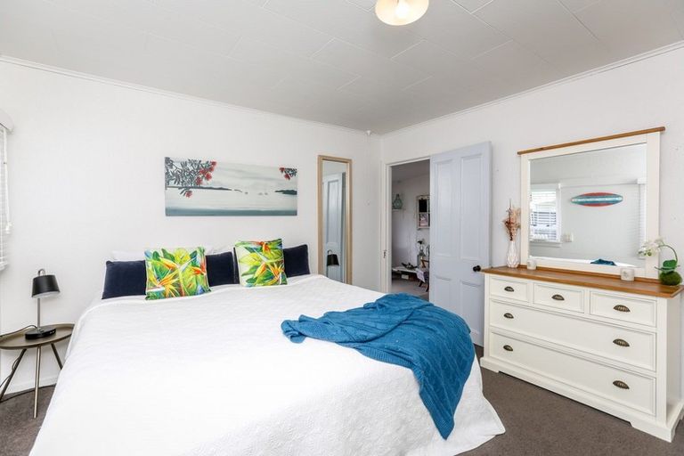 Photo of property in 30 Tasman Parade, Oakura, 4314