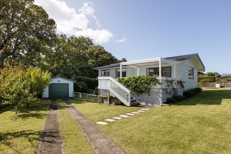 Photo of property in 2 Walnut Grove, Omokoroa, 3114