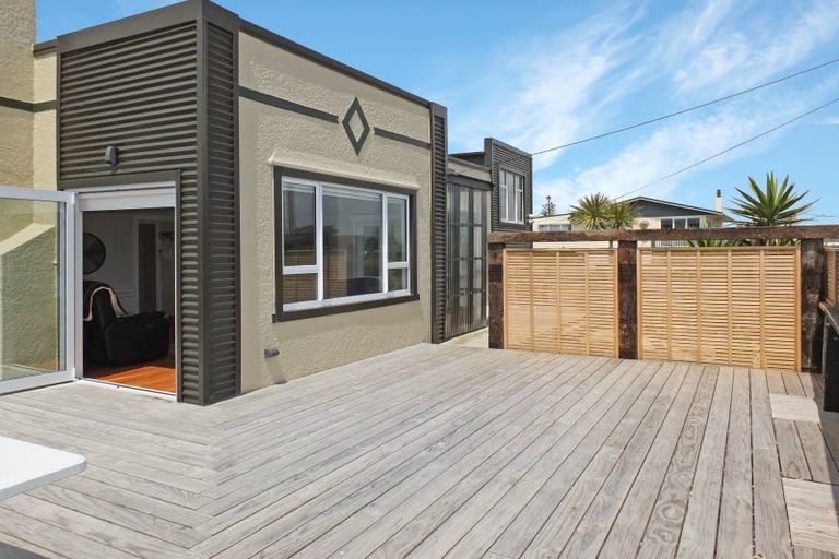 Photo of property in 35 Nash Parade, Foxton Beach, Foxton, 4815