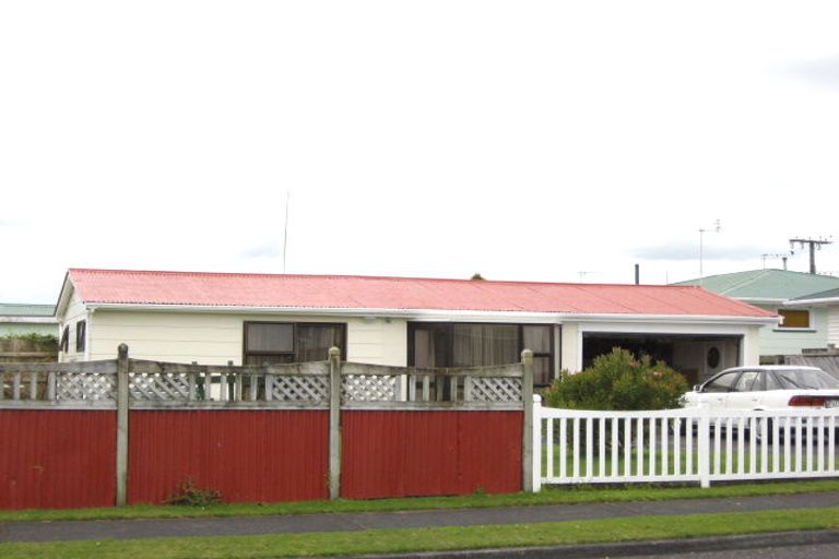 Photo of property in 4 Riversdale Drive, Merrilands, New Plymouth, 4312