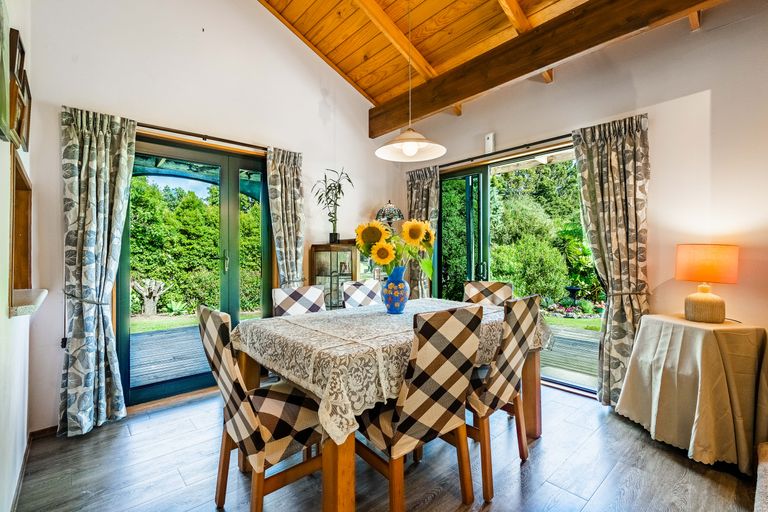 Photo of property in 168 Carter Road, Oratia, Auckland, 0604