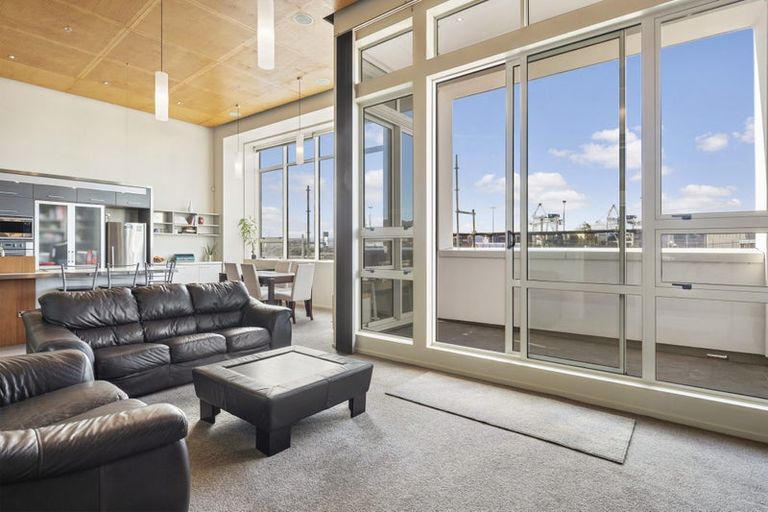 Photo of property in Stadium Garden Flats, 115/107 Thorndon Quay, Pipitea, Wellington, 6011