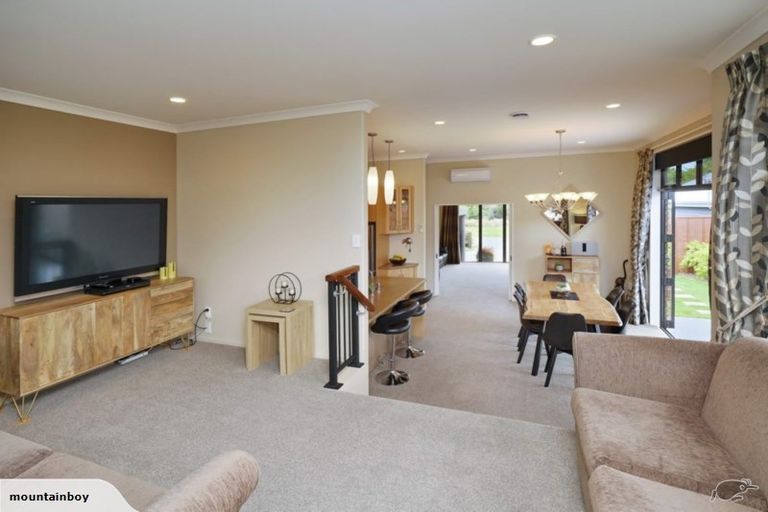 Photo of property in 36 Titirangi Crescent, Parklands, Christchurch, 8083