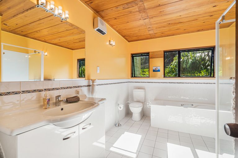 Photo of property in 168 Carter Road, Oratia, Auckland, 0604