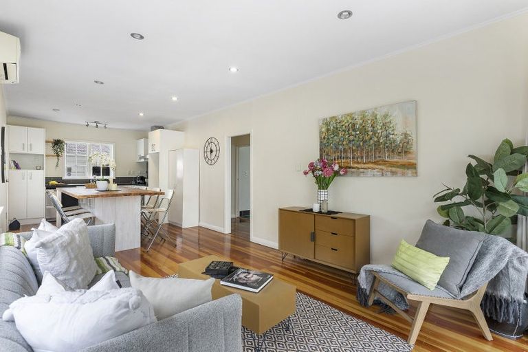 Photo of property in 36a Clayburn Road, Glen Eden, Auckland, 0602