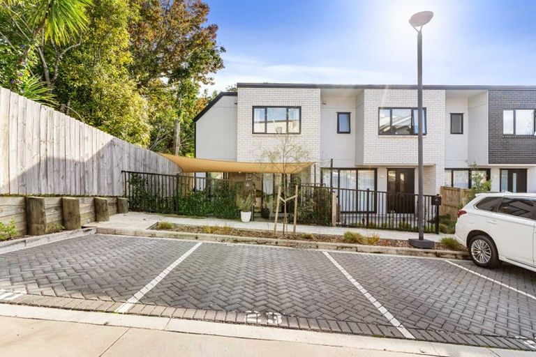 Photo of property in 23 Tokai Place, Glen Eden, Auckland, 0602