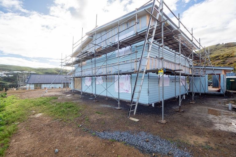 Photo of property in 46 Farnworth Terrace, Glenside, Wellington, 6037