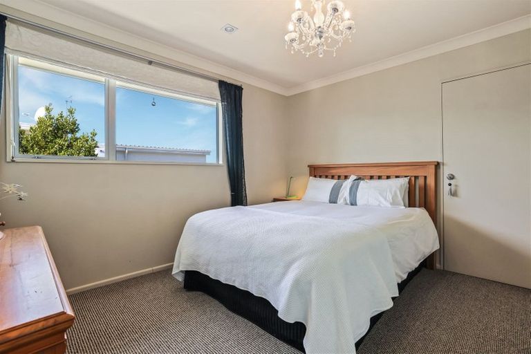 Photo of property in 296 Gardiners Road, Harewood, Christchurch, 8051