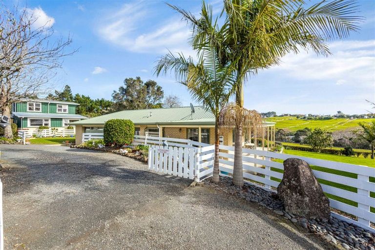 Photo of property in 192 Muriwai Valley Road, Muriwai, Waimauku, 0881