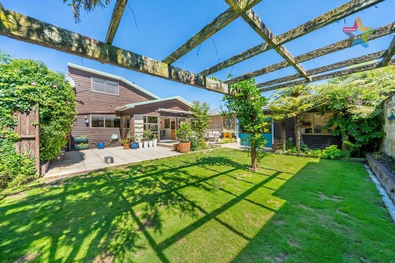 Photo of property in 27 Holyoake Crescent, Avalon, Lower Hutt, 5011