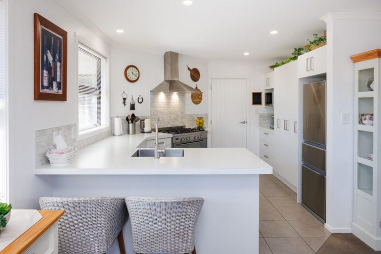 Photo of property in 18 Medallion Court, Kelvin Grove, Palmerston North, 4414