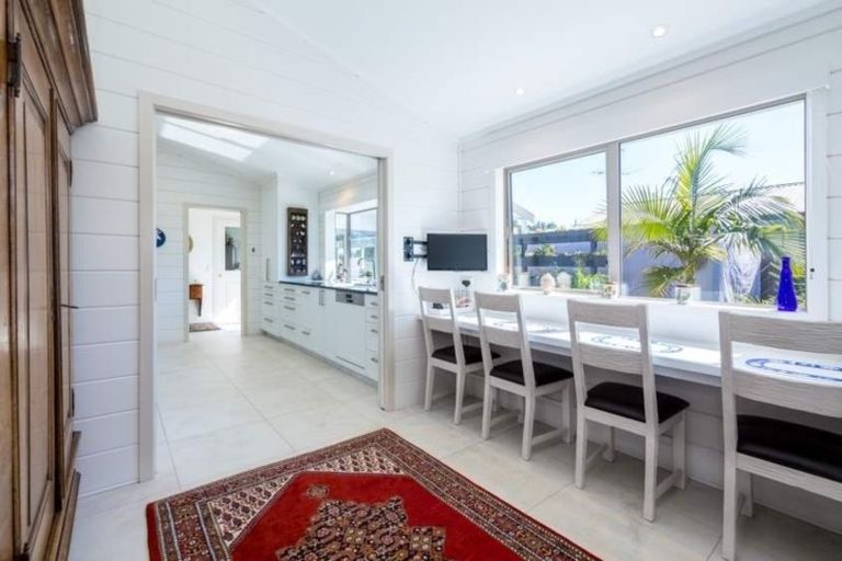 Photo of property in 11 Valerie Crescent, Okura, Albany, 0792