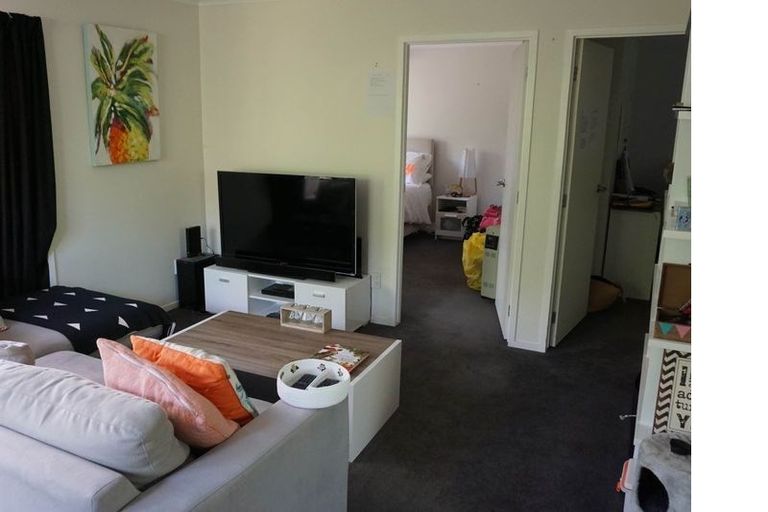 Photo of property in 2/32 Drome View Place, Beach Haven, Auckland, 0626