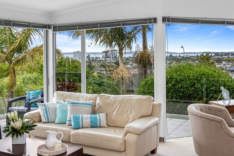 Photo of property in 88 Grovenor Drive, Orewa, 0931