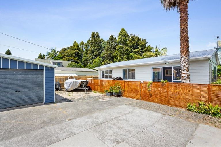 Photo of property in 2/60 Taikata Road, Te Atatu Peninsula, Auckland, 0610