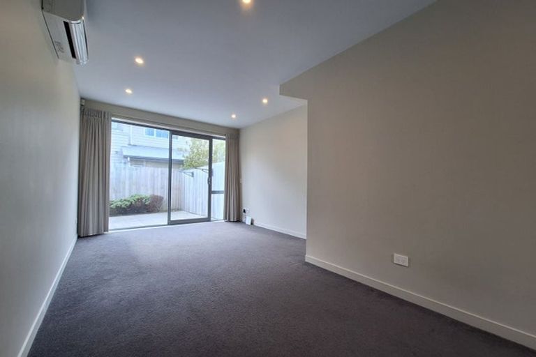 Photo of property in 9/2 Stone Street, Miramar, Wellington, 6022