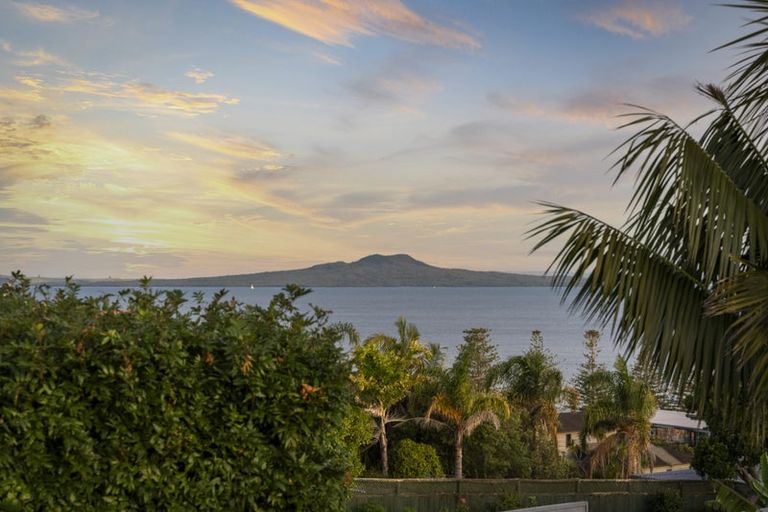 Photo of property in 2/7 Orchard Road, Browns Bay, Auckland, 0630