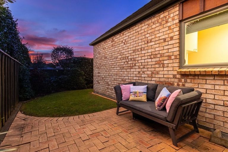 Photo of property in 8 Rewarewa Crescent, Waikanae, 5036